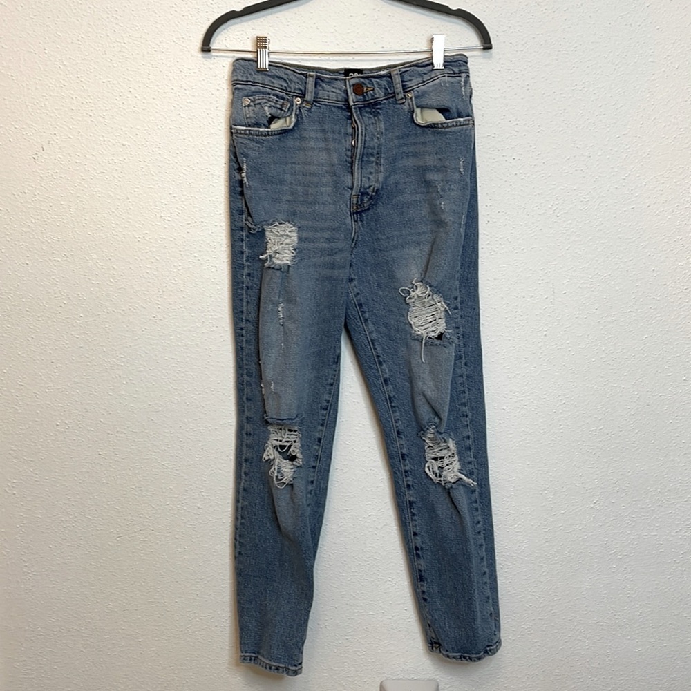 BDG Slim Straight Distressed Jeans Size 28 - Picture 1 of 6